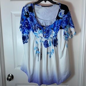 Women’s Floral Swing Top Plus Size 2XL Short Sleeves Blue and White